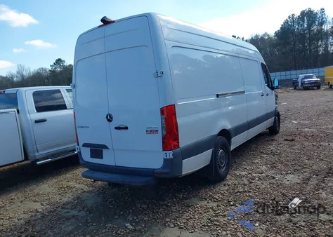 2021 Mercedes-Benz Sprinter 2500 High Roof I4 z USA, uszkodzony, nr VIN W1W40CHY9MT052717